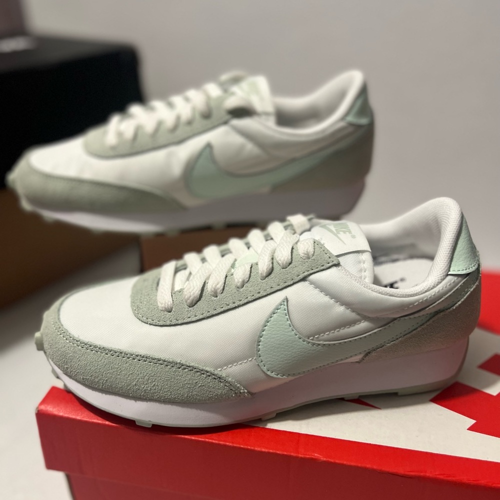 Nike Daybreak Sneaker barely green casual classic comfy retro suede favorite